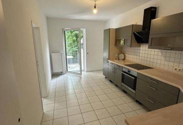 Modernisierte 3-Zimmer-Erdgeschosswohnung mit Garten, Terrasse und zwei Stellplätzen