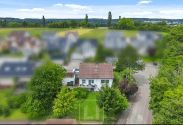 Zweifamilienwohnhaus auf großzügigem Eckgrundstück | Vielseitige Wohnperspektiven | Doppelgarage
