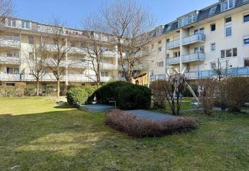 Gepflegte 2-Zimmer-Wohnung mit Wintergarten, Balkon und Aufzug sowie guter Anbindung nach München