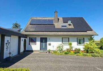 Gepflegtes Einfamilienhaus in ruhiger Lage mit 4-fach-Garage