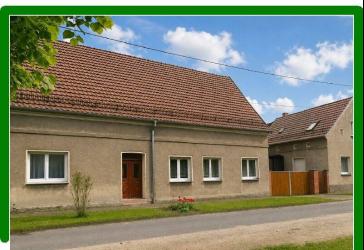Nur. ca. 85 km von Berlin : Zwei Wohnhäuser *** Klassischer Vierseitenhof mit Stallungen und Scheune ***