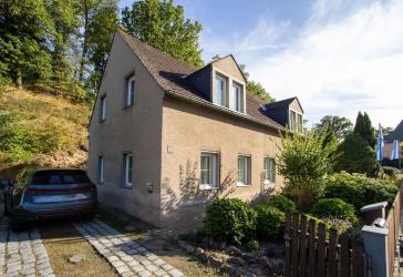 +++ Alleinlage mit guter Anbindung - Ideales Familienhaus mit großem Grundstück +++