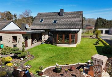Seltene Rarität: Einfamilienhaus mit eigenem Waldstück & Wintergarten in gefragter Lage