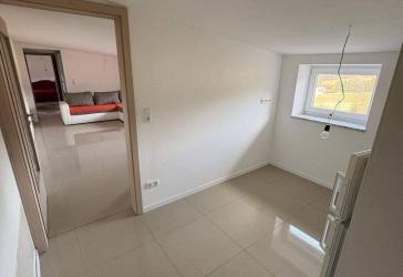 2-Zimmerwohnung im DG - mit 1 Pkw-Stellplatz