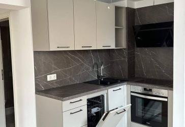 2 Zimmer mit Einbauküche und Stellplatz