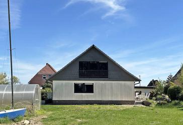 Familienglück mit großem Garten