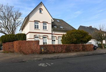 Charmante 3,5-Zimmer-Maisonettewohnung mit Balkon und Stellplatz in ruhiger Lage von Pinneberg...
