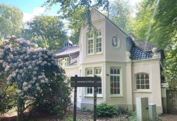 Besondere Gelegenheit - großzügige Altbauwohnung im denkmalgeschützem Hofmeierhaus!