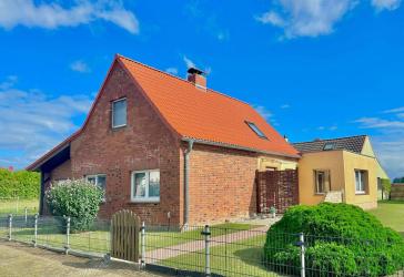 'Landleben mit Herz - gepflegtes Dorfhaus mit großem Garten und vielseitigem Nebengebäude'