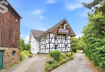 Ein Haus. Vier Wohneinheiten. Investment in Reichshof