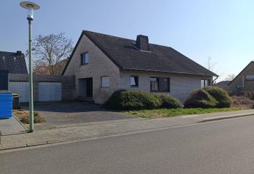 Sanierungsbedürftiges Einfamilienhaus mit großem Grundstück in Bestlage von Titz!