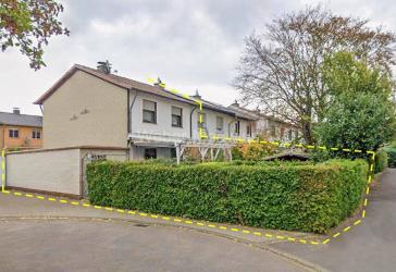 Erstbezug nach Sanierung: einseitig angebautes EFH mit überdachter Terrasse, Garten + Doppelgarage