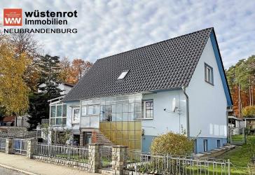 FÜR EINE ODER ZWEI FAMILIEN UND FAST AM STRAND: HAUS MIT WINTERGARTEN + ZWEI BÄDERN + ZWEI GARAGEN