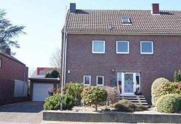 Raumwunder: DHH mit großem Garten und riesiger Garage in sehr interessanter Lage