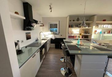 Helle, freundliche, kernsanierte und bezugsfertige 2-Zimmer-Wohnung mit Terrasse von Privat