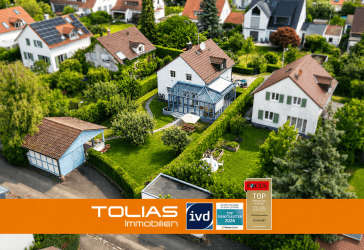 Familienparadies mit Wow-Effekt: Gartenidylle, Wintergarten & Kaminwärme in Vaihingen