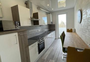Klimatisierte und Vollständig renovierte Wohnung mit 3 Zimmern, Balkon und Einbauküche in Düsseldorf
