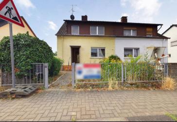 Doppelhaushälfte zurückgesetzt in einen Rohbau auf schönem Grundstück *Verkauf im Bieterverfahren*