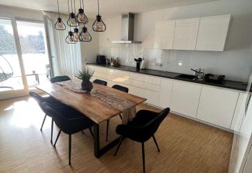 Hochwertige 3,5 Zimmer-Wohnung mit Aufzug u. Einbauküche in guter Lage von Kirchheim