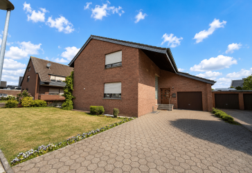 Mehr Platz. Mehr Möglichkeiten. Mehr Zuhause. Großzügiges Zweifamilienhaus in Rheinberg-Millingen