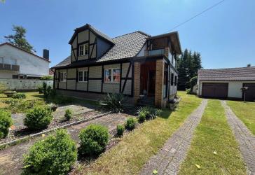 VB! Charmantes EFH mit Nebengebäude, großzügigem Grundstück und Garage - Ihr neues Zuhause wartet!
