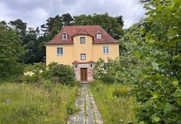 Charmante Villa mit großem Grundstück und Entwicklungspotenzial in 90556 Cadolzburg-Egersdorf