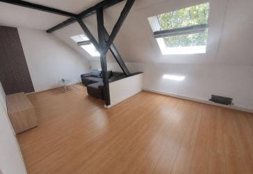 Charmante 3-Zimmer-Dachgeschosswohnung mit sichtbaren Holzbalken in zentraler Lage
