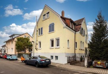 Bezugsfreie Altbauwohnung mit Potential!