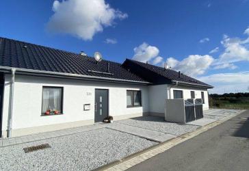 Gepflegter sowie moderner Bungalow mit Terrasse und Garage in Luckau