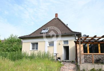 Ideales Zuhause für kleine Familien: Doppelhaushälfte mit Garten und Garage in ruhiger Lage