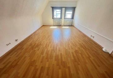 Esslingen-Zentrum: Gepflegte 2-Zimmer DG Wohnung