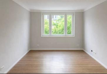Lichtdurchfluteter Wohntraum in Pempelfort: Moderne 3-Zimmer-Wohnung mit Einbauküche