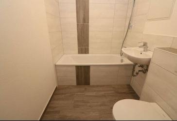 Mehr Platz für kleine Füße und große Träume...große 4-RW mit Wanne und Balkon!!!