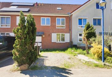 Wohnen mit viel Platz: Geräumiges Reihenmittelhaus in Velten