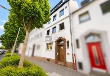 Mehrfamilienhaus mit vier Wohneinheiten, Garten und Entwicklungspotenzial