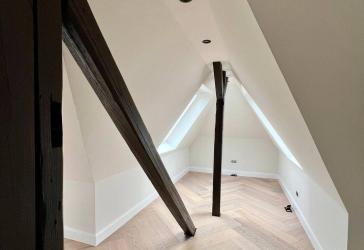 Maisonette mit Penthouse-Charakter im stilvollen Jugendstilhaus / Kamin / Panoramafenster / Balkon
