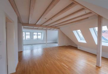 Zentrum-Südost! Wunderschöne 5 Zi. Whg., Parkett, 2 Bäder, Gäste WC, AK, Dachterrasse!!!