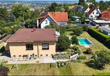 Bungalow mit Pool auf traumhaftem ca. 1251 m² großen Grundstück in Oberwartha! Provisionsfrei!
