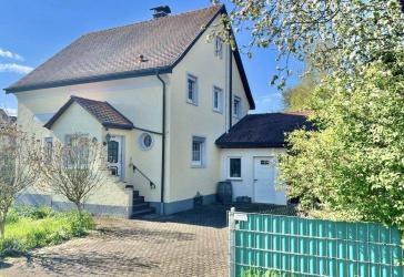 Attraktives Einfamilienhaus mit großzügigem Grundstück und viel Grünfläche