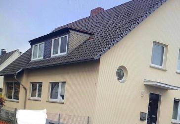 Hennef Geistingen: Kernsanierte Balkon Wohnung mit Blick in den gepflegten Garten.