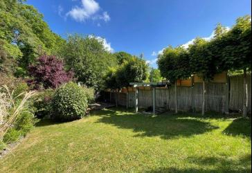 Ferien-/Wochenendhaus mit wunderschönem Garten bei Ahorn