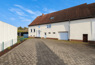 Ehemaliges Bauernhaus - modernisiert, großzügig und weiterem Ausbaupotenzial!
