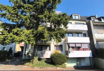 Investoren aufgepasst! Gepflegtes 8-Parteienhaus mit Balkonen & Garagenhof mit viel Potenzial