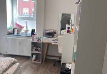 Sanierte 3-Zimmer-Wohnung in zentraler Lage - ideal für WG