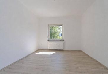 Renovierte 3-Zimmer-Wohnung mit großzügigem Wohnbereich in Mönchengladbach
