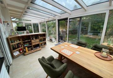 Einfamilienhaus mit Luxus-Anbau, PV-Anlage, Wallbox und idyllischem Naturgarten (provisionsfrei)
