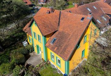 2 abgeschlossene Wohnungen im 3-Parteien-Haus für die ganze Familie oder als Rendite-Objekt -- tolle Lage in ländlicher Umgebung!