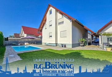 Großzügiges Zweifamilienwohnhaus mit Pool in Kehl-Ortsteil