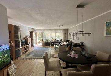 4,5-Zimmer-Wohnung mit Gartenanteil und PKW-Stellplatz in Filderstadt-Bernhausen!