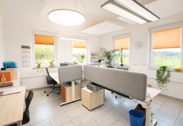 Zentral gelegen, neuwertig und repräsentativ! Bürorräume in Cham zu vermieten!